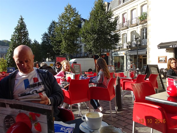 Un Café Sil Vous Plaît